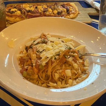 Sapristi - Two salmon linguini and flatbread - Italian Near Me - Quebec City, Quebec