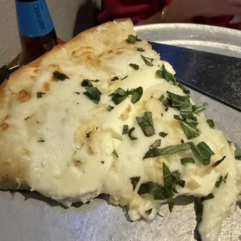 Lamppost Pizza - Oggis pizza - Pizza Near Me - Vista, California
