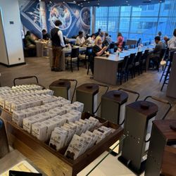 Mövenpick Hotel Amsterdam City Centre - One of the 3 dining rooms for the breakfast buffet