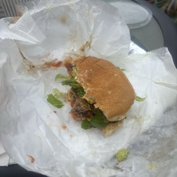 Pineapple Pete’s This & That - $5 1/4 burger with lettuce and tomato - Breakfast & Brunch Near Me - Oakland Park, Florida