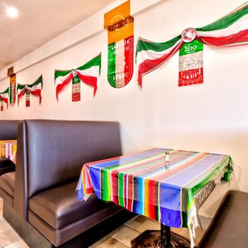 Casa Del Taco - tables and booths in a restaurant - Mexican Near Me - Glendale, Arizona Casa Del Taco - tables and booths in a restaurant - Mexican Near Me - Glendale, Arizona