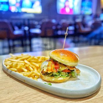 Dave & Buster's Orange - Busters Bacon Burger | IG @moniquedao - American Near Me - Orange, California Dave & Buster's Orange - Busters Bacon Burger | IG @moniquedao - American Near Me - Orange, California