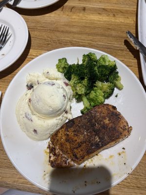 Applebee's Grill + Bar by null