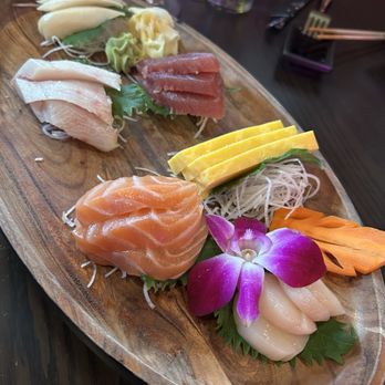 Hanami Sushi & Sake Bar - Premium Sashimi Platter - 18 Sashimi (For 1-2 people) - Sushi Bars Near Me - Carmel, Indiana