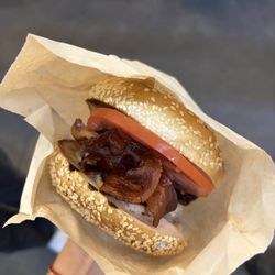 La Finca - bagel blt