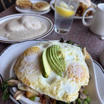 Main Street Cafe - Veggie skillet, side biscuits and gravy - Breakfast & Brunch Near Me - Fallbrook, California