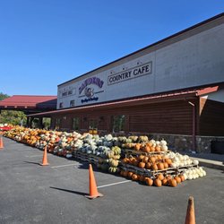Sauders - Entrance with large selection of pumpkins