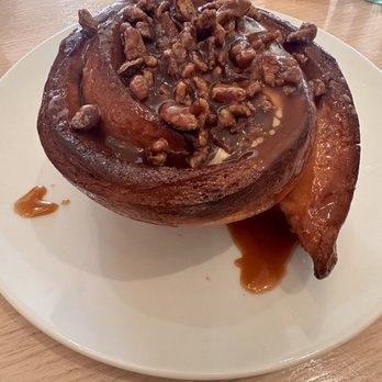 Bottiglia - Cinnamon Roll with cream cheese - Italian Near Me - Henderson, Nevada