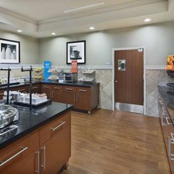Hampton Inn & Suites Little Rock-Downtown - Breakfast Area