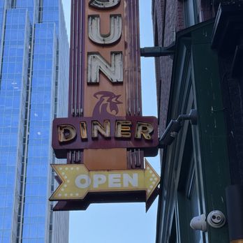 Sun Diner - Street sign - Breakfast & Brunch Near Me - Nashville, Tennessee