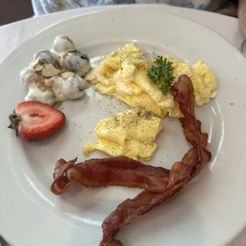 Bayfront Westcott House Bed and Breakfast - Scrambled eggs, bacon - Bed & Breakfast Near Me - St. Augustine, Florida