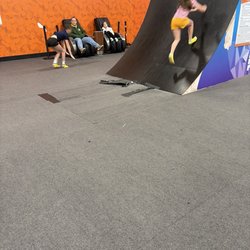 Altitude Trampoline Park - Appleton - Broken and dirty equipment