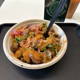 Sweet potato noodles, mushrooms, spicy thai sauce