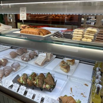 Brunells - Bakeries Near Me - Barcelona, B