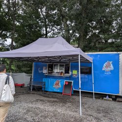 The Lazy Lobstah and Grill - Order and pick up counter