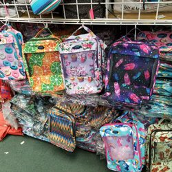 Luggage Unlimited - Compartmentalized lunch bags.