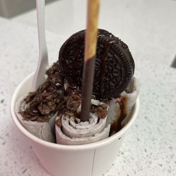 Sweet Creams - Oreo rolled ice cream - Ice Cream & Frozen Yogurt Near Me - Honolulu, Hawaii