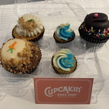 Cupcakin' Bake Shop - Full size vs mini size. - Bakeries Near Me - Berkeley, California