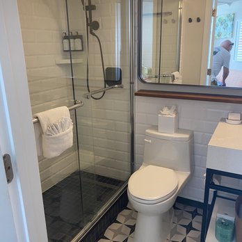 Bellwether Beach Resort - Bathroom - Resorts Near Me - St. Pete Beach, Florida Bellwether Beach Resort - Bathroom - Resorts Near Me - St. Pete Beach, Florida