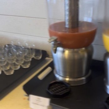 100 Sails Restaurant & Bar - Juice - Buffets Near Me - Honolulu, Hawaii