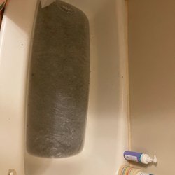 Von Klein Property Management - More disgusting bath. I tried cleaning it but it was too old