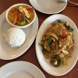 Pad Kee Mao Lunch Special Red Curry Lunch Special