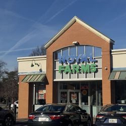 Royal Farms - Entrance