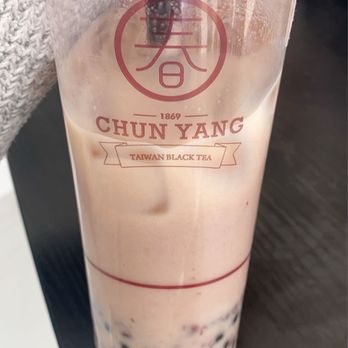 Chun Yang Tea - Cold Red Bean Oolong Tea Latte - Bubble Tea Near Me - Flushing, New York Chun Yang Tea - Cold Red Bean Oolong Tea Latte - Bubble Tea Near Me - Flushing, New York