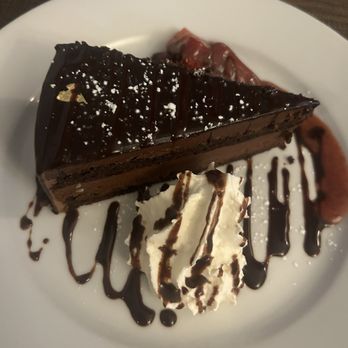 Hamrock's Restaurant - Chocolate Delight Cake - New American Near Me - Fairfax, Virginia