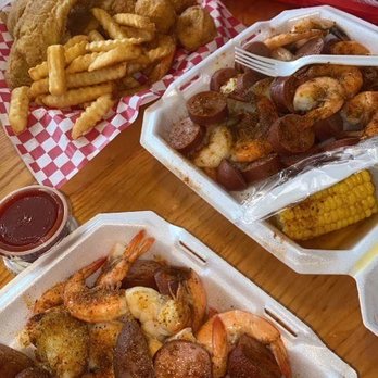 BIG T’S Seafood Restaurant - Low country boil and seafood platter. - American Near Me - Grovetown, Georgia
