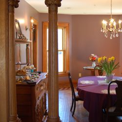 Enchanted Valley Inn - Dining area