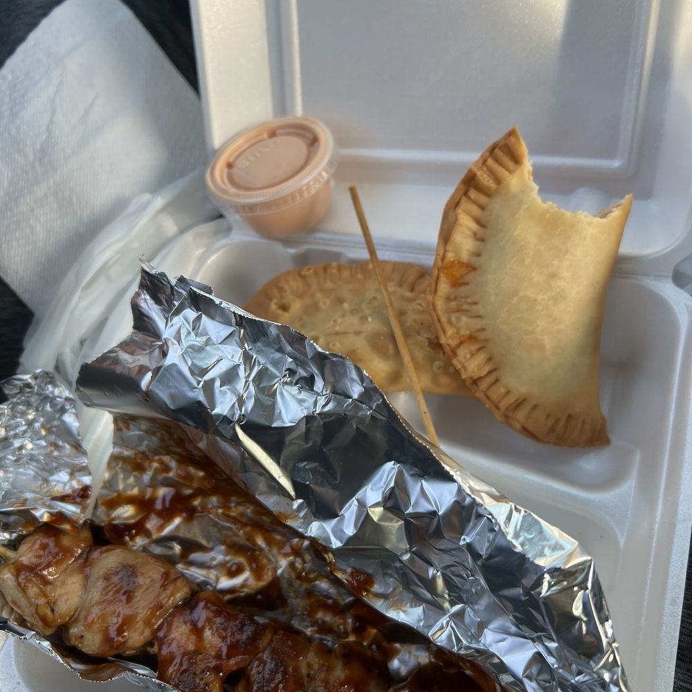 El Cuarto Bate Boricua's Food - Pincho (Kebab) and empanadillas (Pizza y Carne) - Caterers Near Me