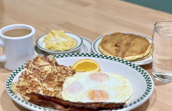 The Magnolia Pancake Haus by null