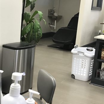 Le's Nails Bar - Eyelash area - Nail Salons Near Me - Port Allen, Louisiana