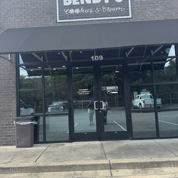 Bendy's Cookies & Cream - Food Trucks Near Me - Vestavia, Alabama