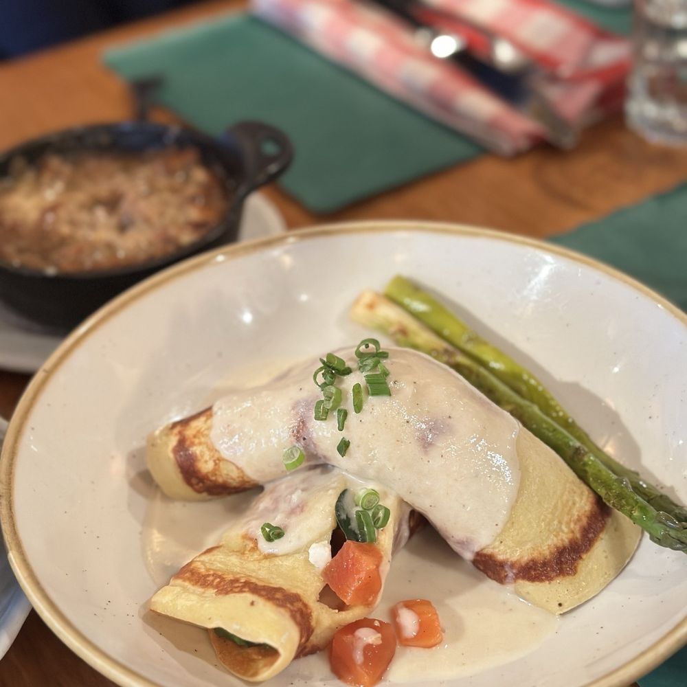 Au Petit Chalet - Salmon crepes - Breakfast & Brunch Near Me - Quebec City, Quebec