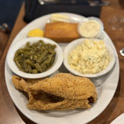 Che'yla's Southern Cuisine - Catfish dinner