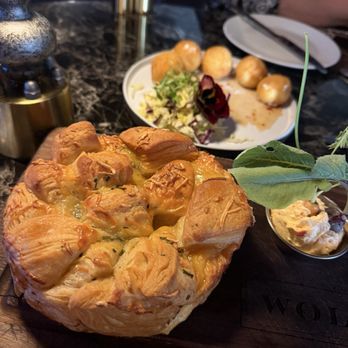 Wolf by Vanderpump at Caesars Republic Scottsdale - Pull apart bread - Cocktail Bars Near Me - Scottsdale, Arizona Wolf by Vanderpump at Caesars Republic Scottsdale - Pull apart bread - Cocktail Bars Near Me - Scottsdale, Arizona