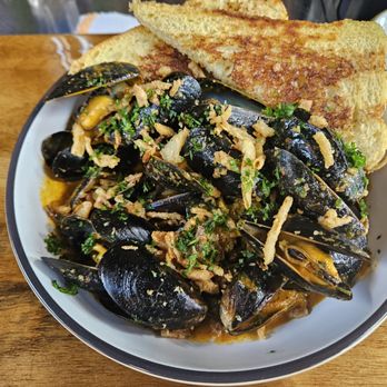 Mai-Tiki Restaurant - Mussels - New American Near Me - Stuart, Florida