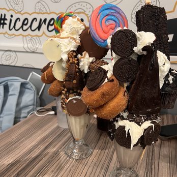 Elm Street Diner - Peanut Butter Cup Milkshake and Chocolate Cafe Cocoa Milkshake - Diners Near Me - Stamford, Connecticut