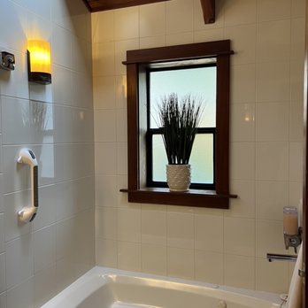 Elk Cove Inn & Spa - Wine Bars Near Me - Elk, California Elk Cove Inn & Spa - Wine Bars Near Me - Elk, California