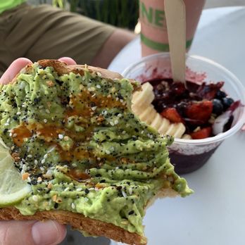 Grati Cafe - Avocado Toast and Açaí Bowl - Juice Bars & Smoothies Near Me - Key Largo, Florida