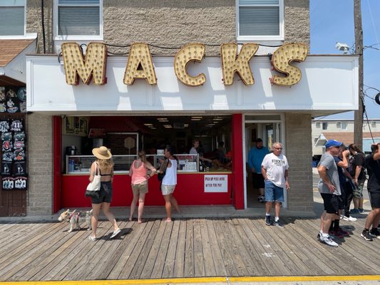 Mack's Pizza by null