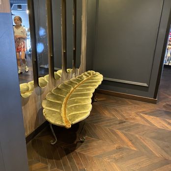 GRANVILLE - The foyer near the ladies room. I love the bench! - New American Near Me - Pasadena, California GRANVILLE - The foyer near the ladies room. I love the bench! - New American Near Me - Pasadena, California