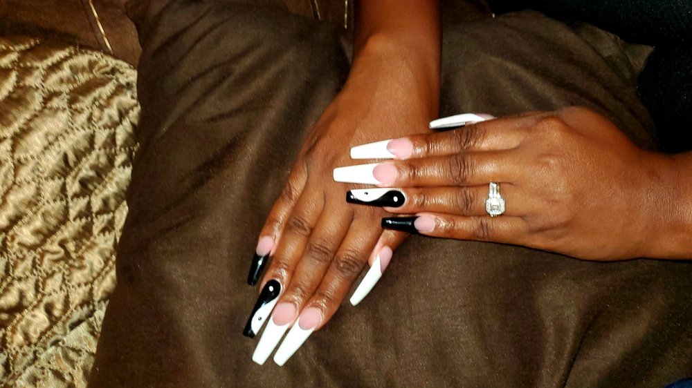 Deluxe Nails - Round Rock