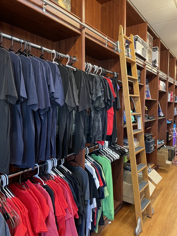 ZACK’S MUSIC SHOP Updated August 2024 126 N Main St, Dickson