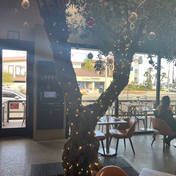 Roe Seafood Restaurant - Inside - Seafood Near Me - Long Beach, California