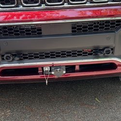 Bob's Welding - Grand Cherokee L Overland w/Blue Ox baseplate and AirForce One brake system.