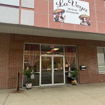 La Veya Mexican Restaurant - Entrance - Mexican Near Me - Urbana, Illinois La Veya Mexican Restaurant - Entrance - Mexican Near Me - Urbana, Illinois