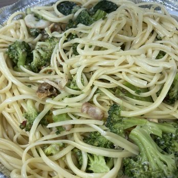 Gino's Restaurant - Linguine with Clam Sauce (Disappointing-don't order) - Pizza Near Me - Brooklyn, New York Gino's Restaurant - Linguine with Clam Sauce (Disappointing-don't order) - Pizza Near Me - Brooklyn, New York